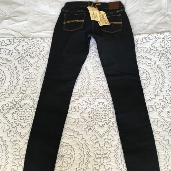 Lucky Brand Jeans - Picture 2 of 5
